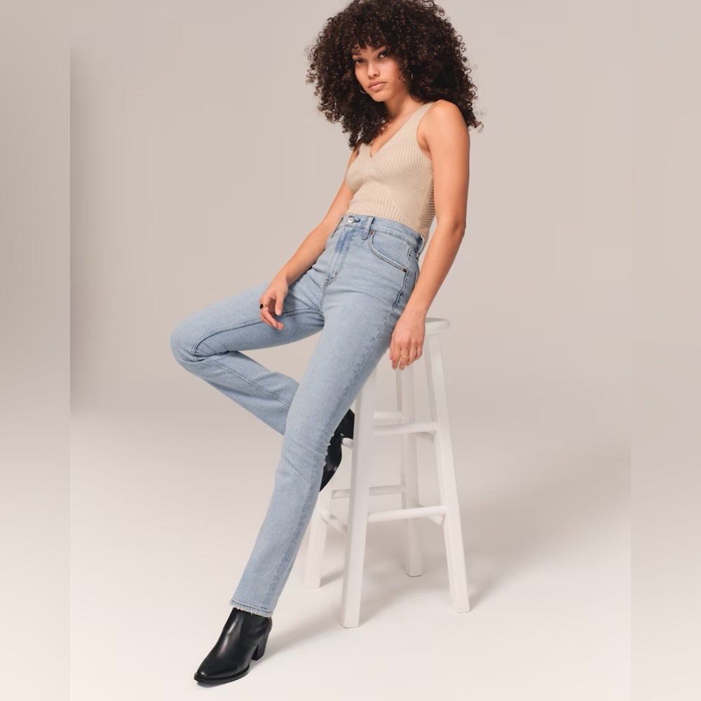 Abercrombie & Fitch Ultra High Rise 90s Slim Straight Jean